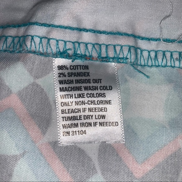 Crown & Ivy Curvy Geometric Mid Rise Shorts Navy/Coral/Teal Size 22W - Picture 7 of 7